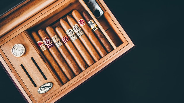 cigars in a box