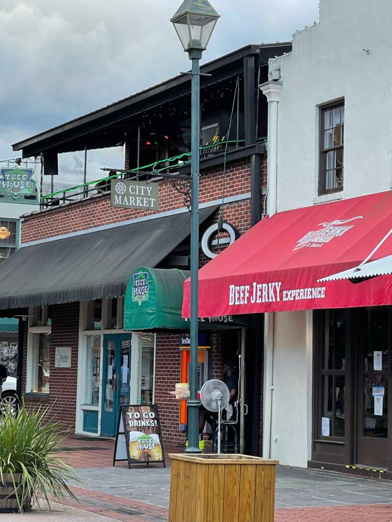 street view of city market in savannah ga